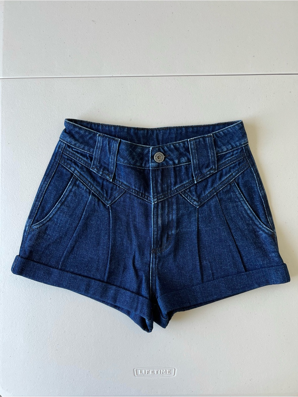 Bullhead // NWOT Women's High-waisted Cuffed Shorts Size 7